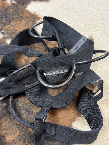 BLACK DIAMOND CLIMBING HARNESS MOMENTUM ( ADULT M) PREOWNED