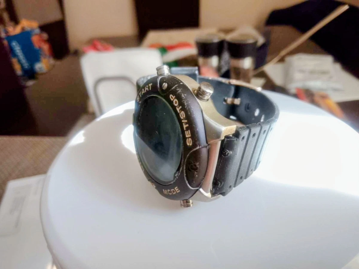 GC Very Rare Men's Time Force  9303 330 ft WR talian digital Surf Watch RUNS
