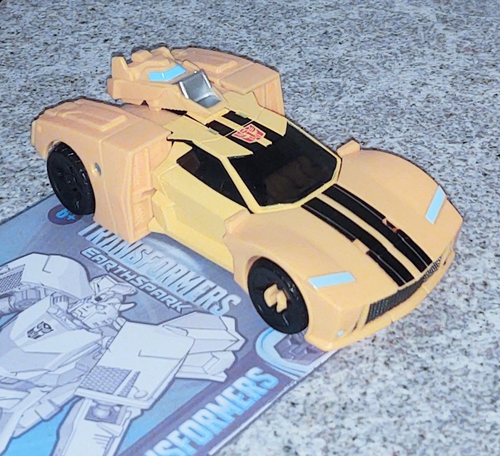 Transformers Earthspark BUMBLEBEE deluxe Figure