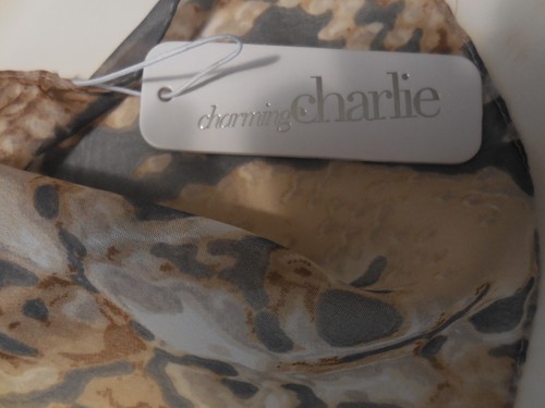 NWT Charming Charlie Animal Print Scarf Length 70" x Width 19.5" (Polyester) - Picture 7 of 9