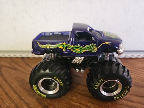 Maisto Earth Shockers Ford F-150 Monster Truck Violet w/green snake - Picture 2 of 10