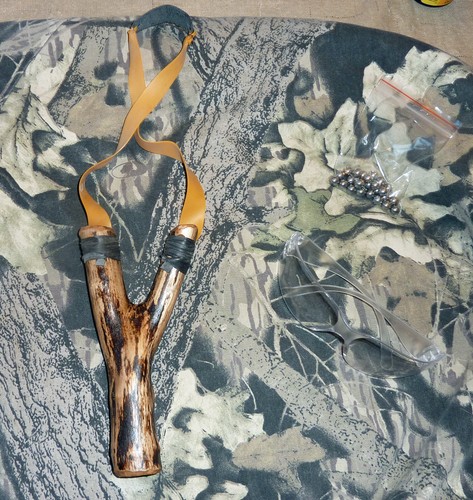 Hand-crafted wooden slingshot catapult. Buckthorn. Signed. Includes 3M glasses! - Picture 2 of 3
