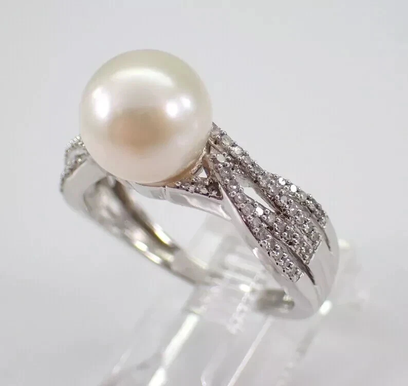 Anillo de compromiso solitario redondo de perlas blancas naturales de 2,50 quilates enchapado en oro blanco de 14 quilates Foto 3 de 4