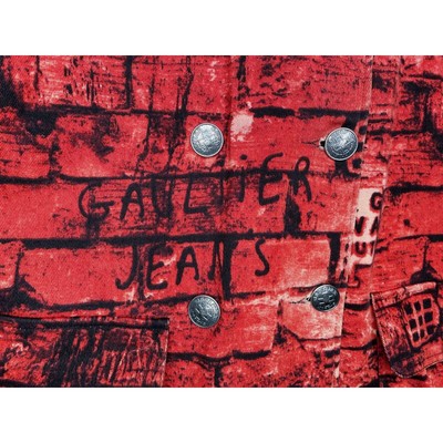 Jean Vintage Jean Paul Gaultier AW97 « Fight Racism » - Taille S (34") - Coupe Droite - Rouge Brique