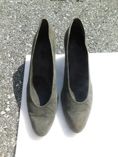 Stuart Weitzman Pumps Gray Suede Snake Skin Texture Classic 2.5" Heels sz 10 EUC