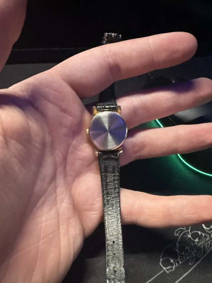 Gucci Women's Vintage Stack Watch - Image 3 of 4