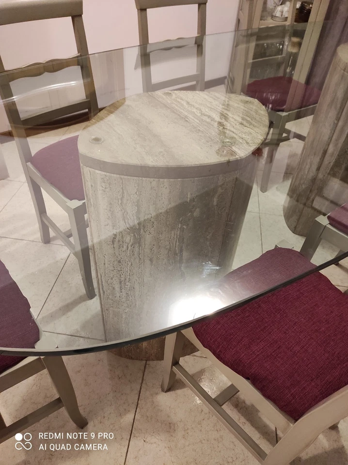 Tavolo con basi in travertino e piano in vetro - Immagine 2 di 4