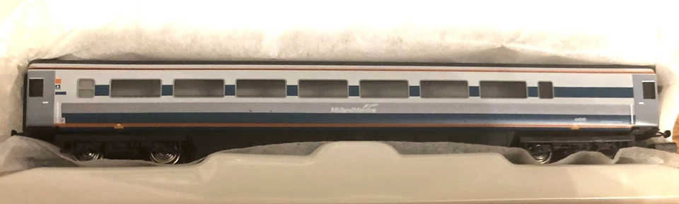 Graham Farish N BR Midland Mainline MK3 TRFB restaurant and 2nd class coaches - Image 2 of 3