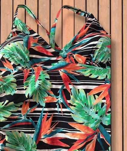 St Johns Bay 22W One Piece Tropical Swimsuit Bathing Suit Tummy Control Hawaii - Picture 5 of 7