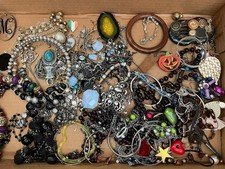 2 Lb 12 Oz Mixed Costume Jewelry Lot Wear Rep...