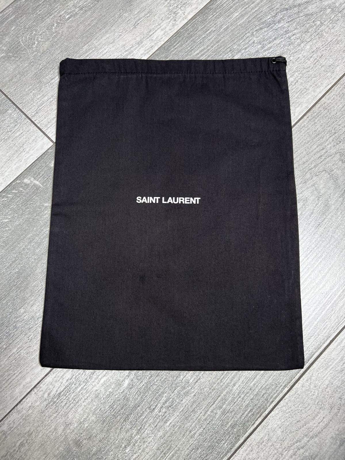 Saint Laurent Sacchetto Spolverino con Coulisse Tessuto Nero 28cm x 37cm Piccola Macchia