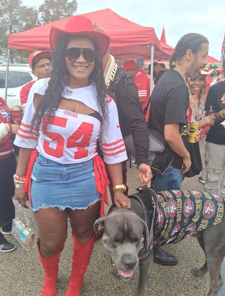 Camiseta corta personalizada con cordones de los 49ers | Top del equipo de la NFL recortado para mujer | Conjunto del día del juego Foto 3 de 3