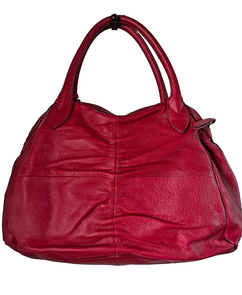 Bolso Hobo Grande VINCE CAMUTO Cuero Rojo con Volantes Acanalado con Borla Cartera de Hombro Foto 4 de 4