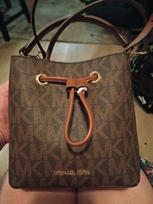 Michael Kors Suri Small Crossbody Leather Buc...