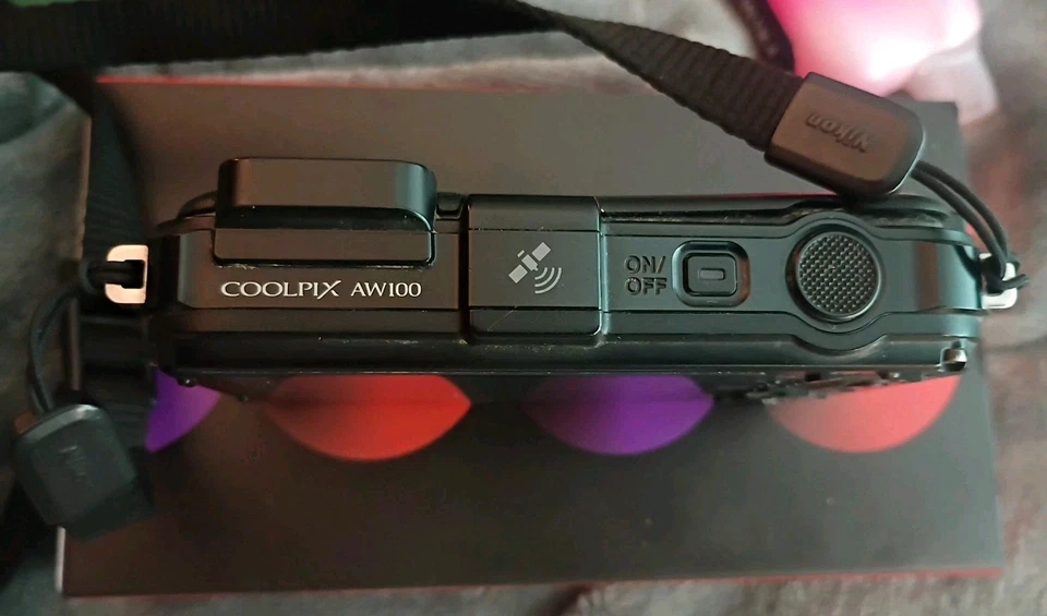 NIKON COOLPIX AW100, Impermeable, Antigolpes, Zoom FULL HD ANCHO Foto 3 de 4