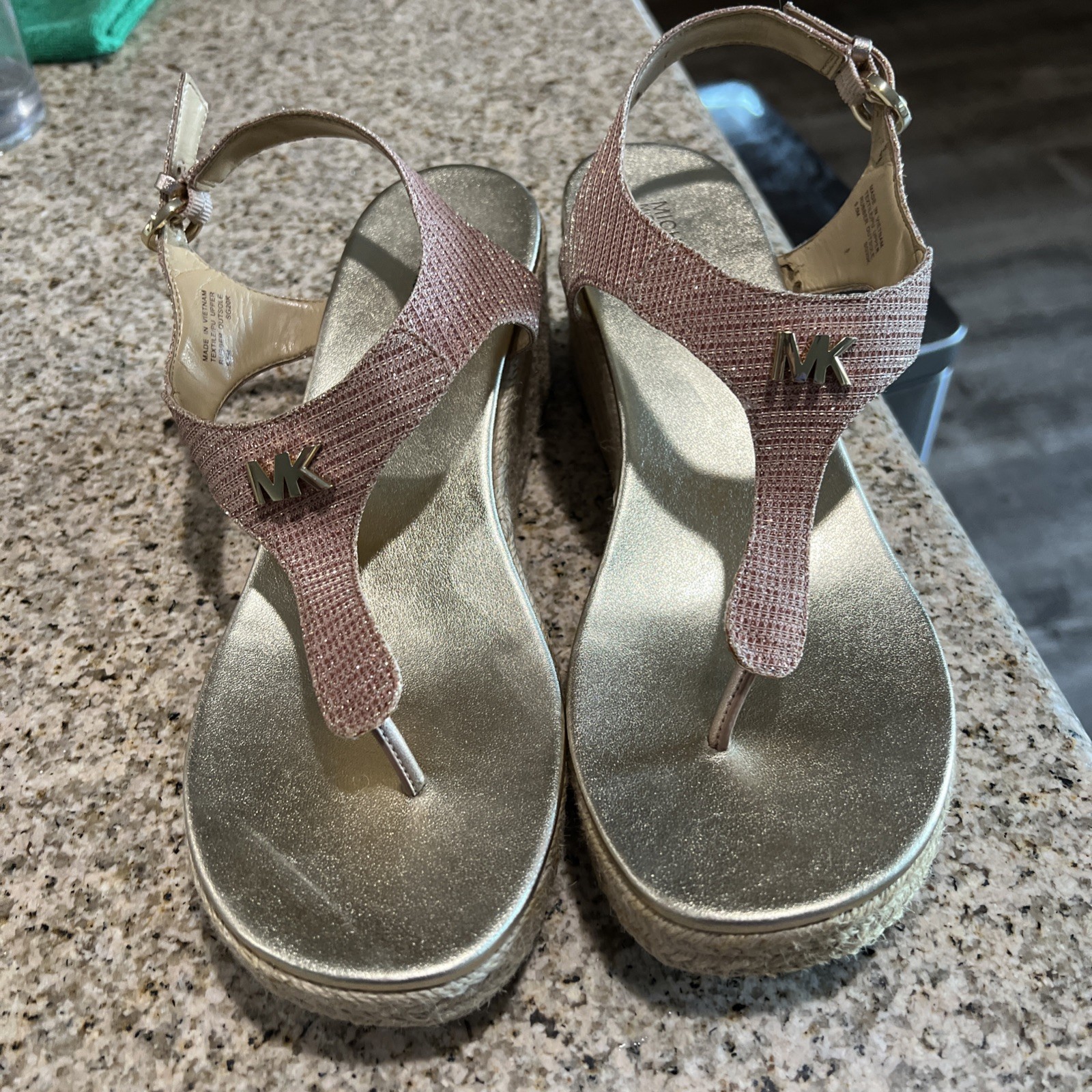Michael Kors Women's Leather Wedged Thong Sandals Size 9.5 Rose Color Sparkle