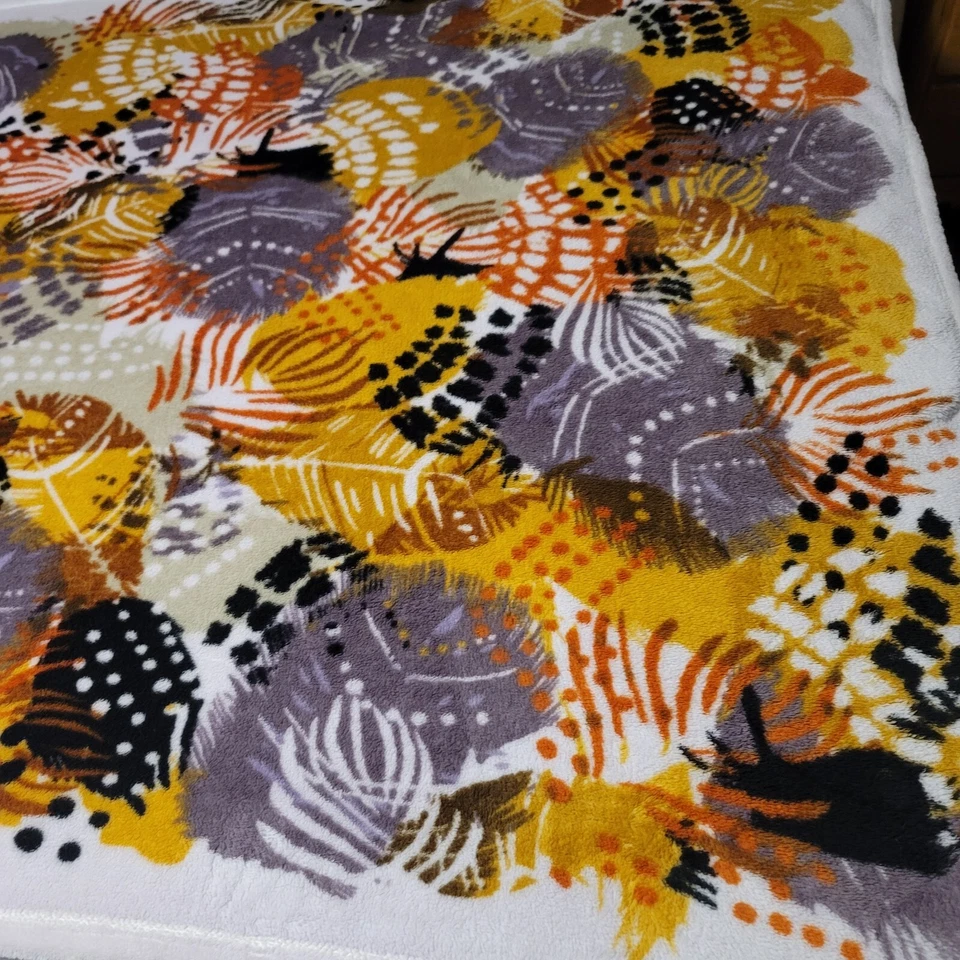 Vera Bradley Fleece Throw Blanket Appx 49 x 83 Gold Purple Muted Geometric - Image 2 of 4