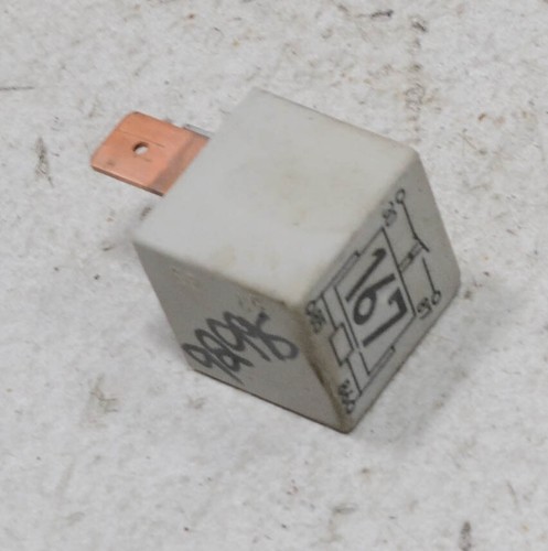 VW Polo 6N Bj 98 Relais 167 - Kraftstoffpumpe 191906383C #92995-F227