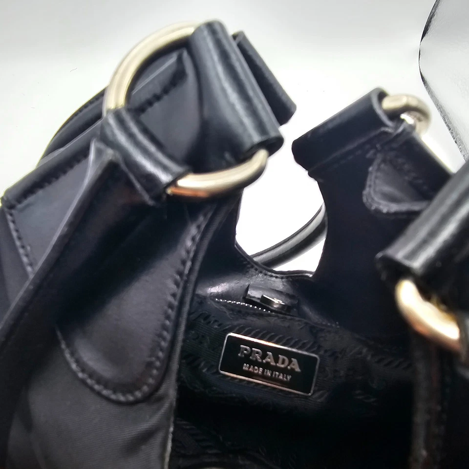 Bolso hobo Prada Tessuto de nailon con ribete de cuero de becerro Foto 2 de 4