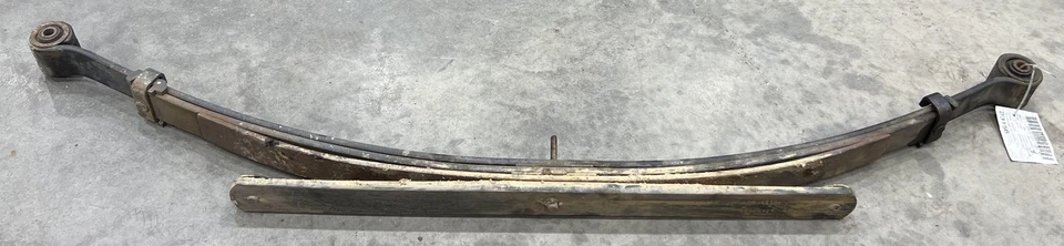 Conjunto de resorte de hoja trasera clásico Chevy Silverado 1500 99-07 lado izquierdo o derecho Foto 2 de 4