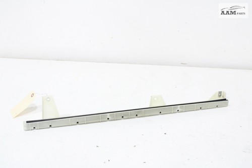 18-24 FREIGHTLINER CASCADIA FRONT RIGHT DOOR WINDOW RUN CHANNEL GUIDE OEM