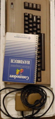 Commodore 64 C64G BROTKASTEN in OVP (+ NT, Disc, TV Cable, Manual) 411258 Serial