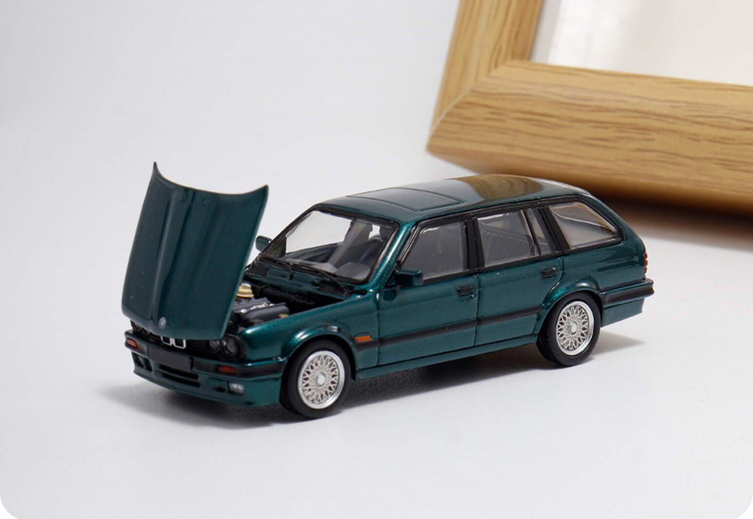 Mortal 1/64 Scale BMW E30 Touring Green Diecast car Model Toy Collection