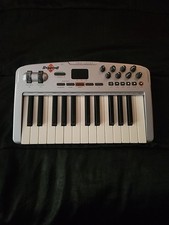 New M-Audio Oxygen 8 v2 25 Key USB MIDI Controller Keyboard with USB Power Cable