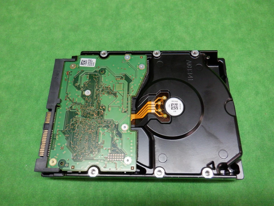 HGST 2TB LFF SAS Hard Disk Drive 0F22943 3.5" 7.2k 12Gbps HDD - Image 3 of 3