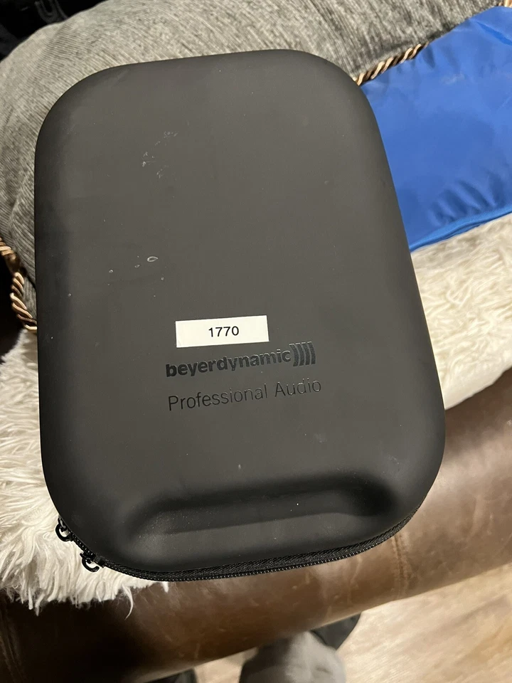 beyerdynamic DT 1770 PRO Over the Ear Studio Monitoring Headphones - Image 4 of 4