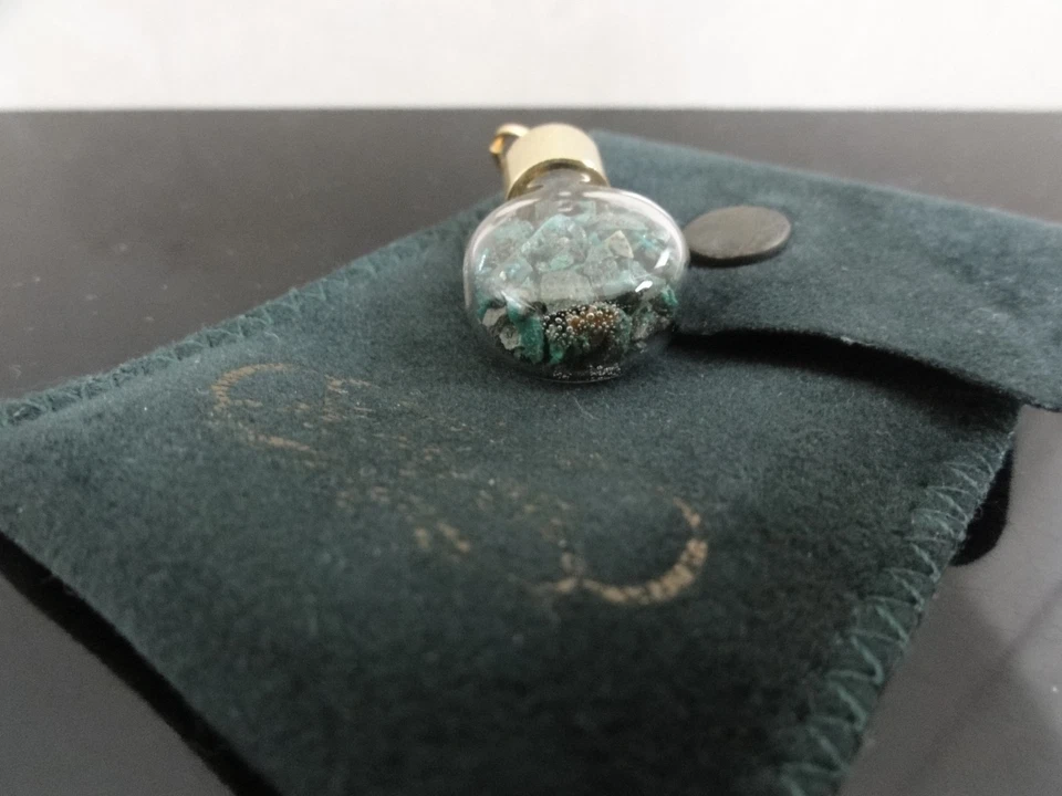 COLGANTE GOTA H.STERN AMULETO DE LA SUERTE BOTELLA DE VIDRIO PIEDRAS PRECIOSAS TURQUESA CHAPADO EN ORO  Foto 4 de 4