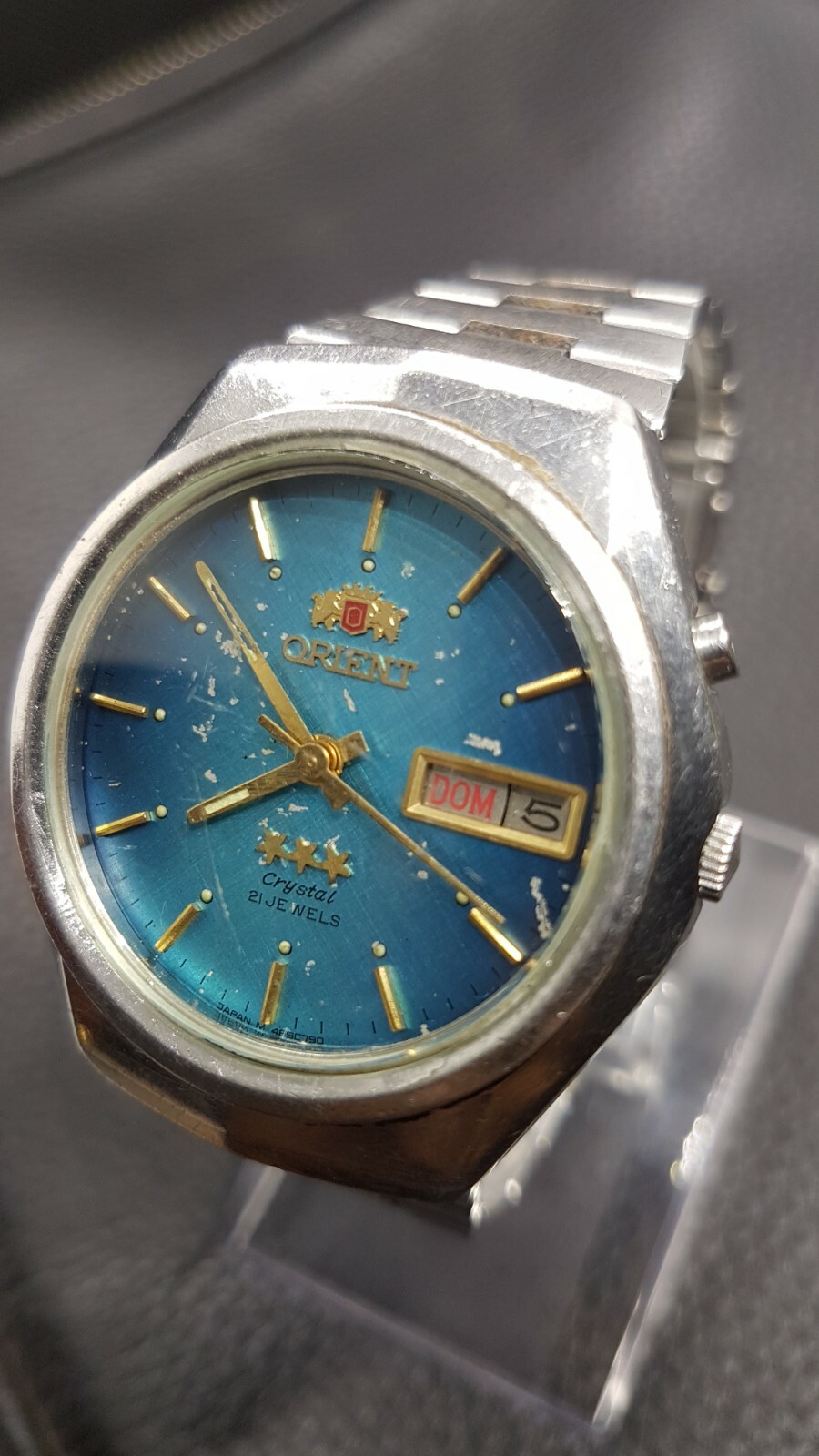 VINTAGE AUTOMATIC DAY DATE ORIENT WRISTWATCH 3 CR… - image 2