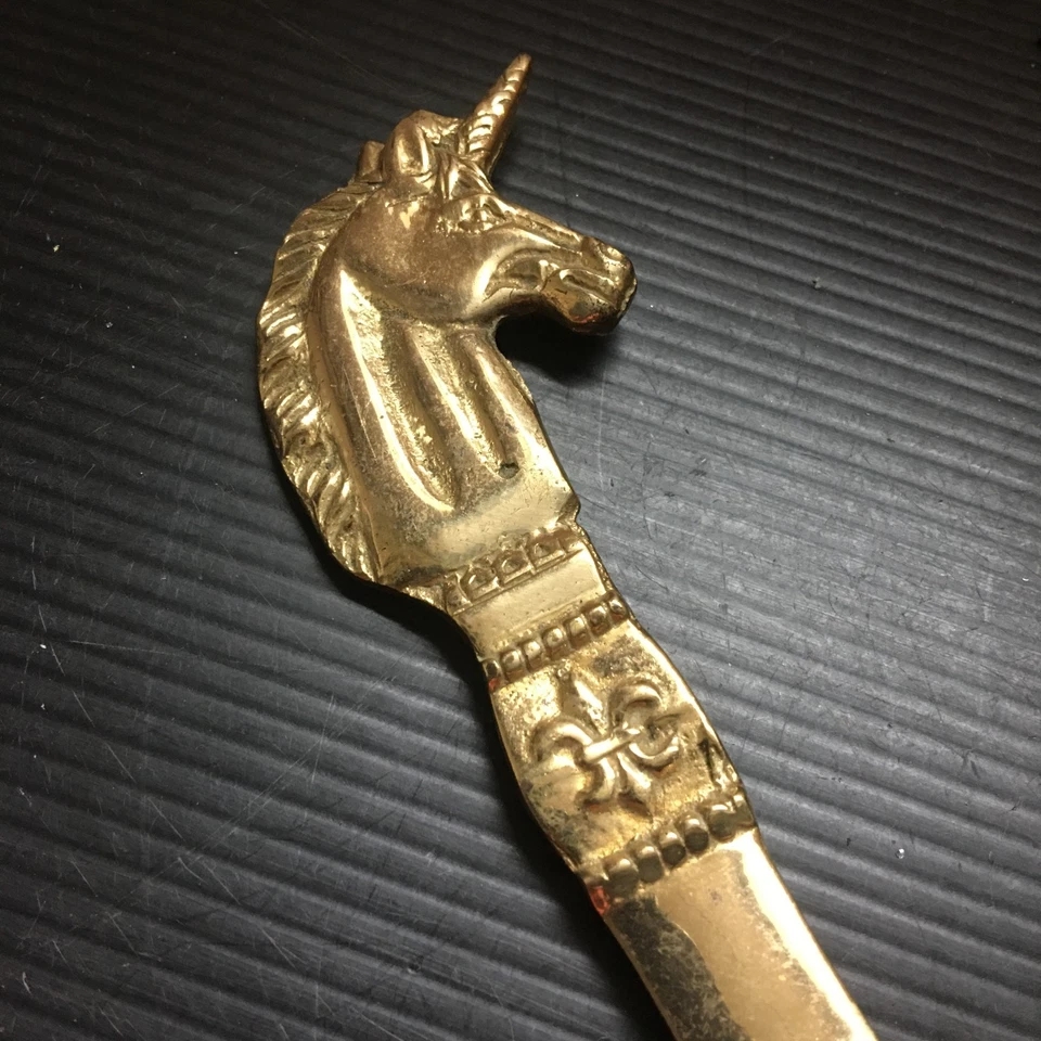 Zapato unicornio de latón macizo vintage años 70 con diseño de flor de lis 8,25" L x 1,5" W Foto 4 de 4