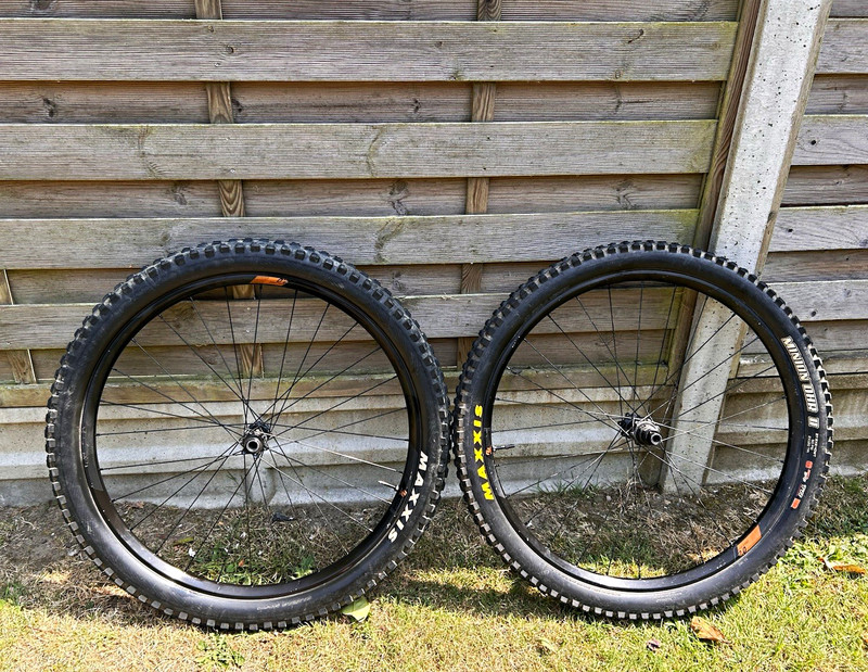 Revelstoke 27.5in complete wheel set (collection only)