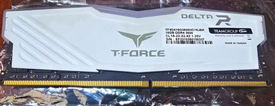 Team Group T-Force Delta R 16GB DDR4-3600 DIMM 288-Pin TF4D416G3600HC18JBK