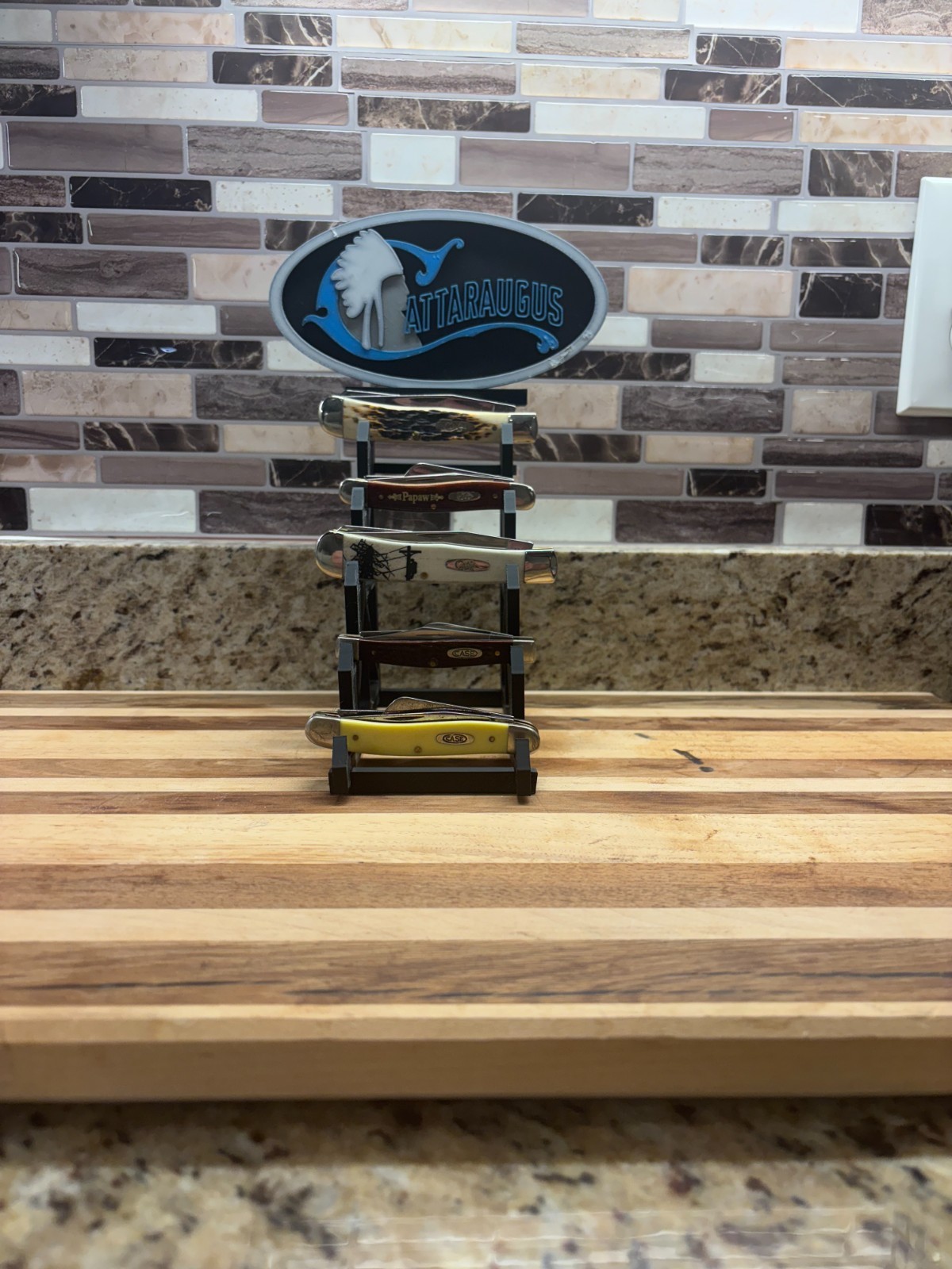 Cattaraugus Cutlery Knife Display Stand w/ 5 Folding Knives – Collector Display