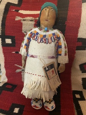 Antike indianische Assiniboine Indianer Perlen Buckskin Puppe 12 Zoll fliegende Frau