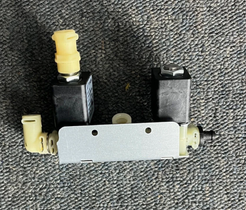 Breville Espresso BES870XL Valve Solenoid Valve Assembly Part - Image 2 of 3