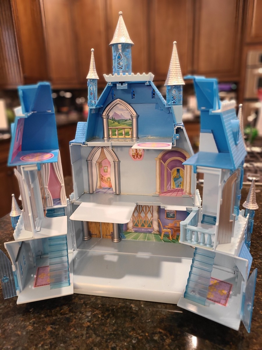 Disney Cinderella Magical Castle Playset - LIGHTS AND SOUNDS