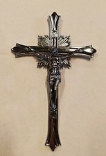 CROCIFISSO LAVORATO DA PARETE IN METALLO ARGENTATO CM 19 X 12 ARTIGIANALE
