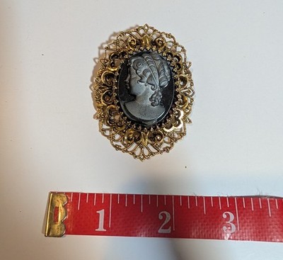 Oval Cameo Style Brooch Pin Ornate Filigree Frame Gold Tone Black