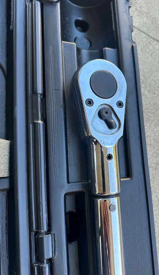 Llave dinamométrica CDI 3/4 " Drive Adj Click 80-400 pies libras / 85-491 Nm 4004MFRMH Foto 2 de 4