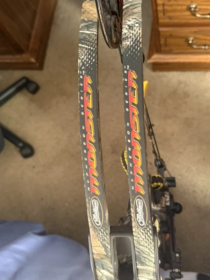 2009 Mathews Monster 6.  29" L enth - 70lbs Draw  33.5 ATA. See description  - Image 3 of 4