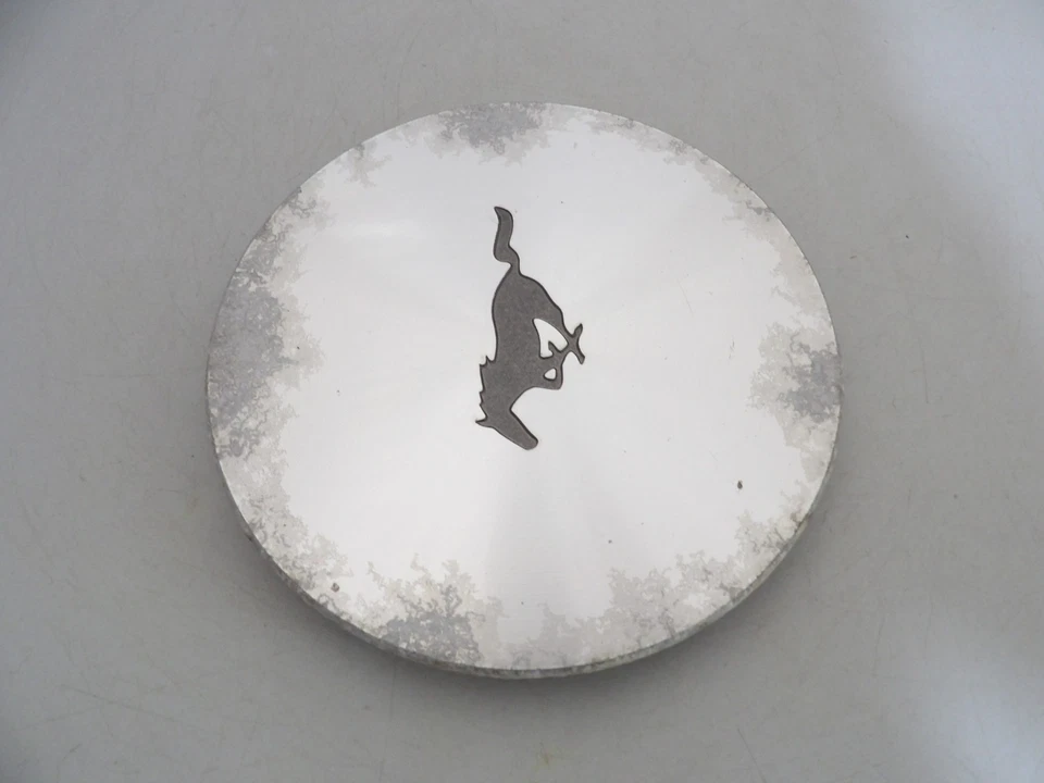 Ford Mustang 1996 1997 1998 tapa central OEM F7ZC-1A096-AA Foto 3 de 4