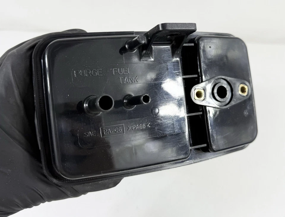 ¡Nuevo! Bote de carbón de emisiones evaporativas para Infiniti I30 1996-1998 Foto 3 de 3