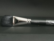 MAC 174 LARGE ANGLED CONTOUR BRUSH - NEW IN S...