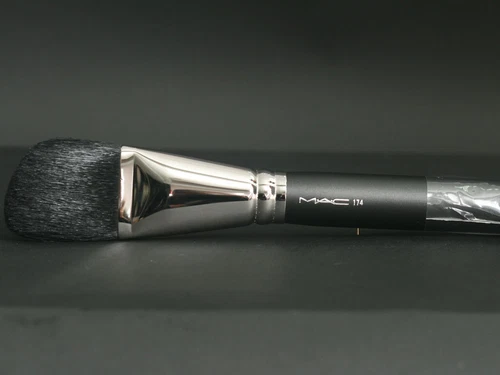 MAC 174 LARGE ANGLED CONTOUR BRUSH - NEW IN SLEEVE - NATURAL HAIR DISCONTINUED