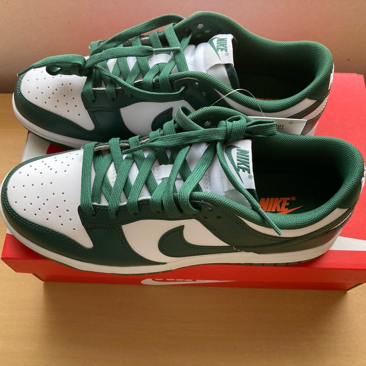 靴 NIKE DUNK LOW RETRO 26cm NIKE DUNK LOW RETRO Green and White US SIZE8 26cm From Japan