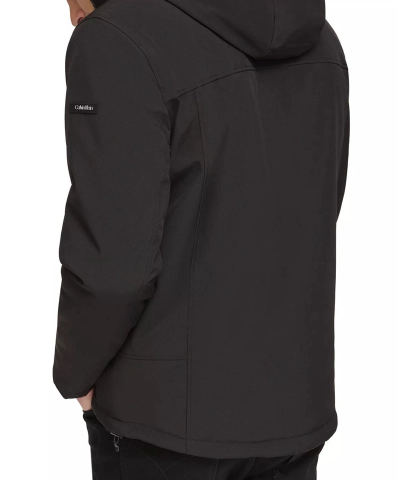 Chaqueta de caparazón suave elástica infinita forrada Sherpa Calvin Klein para hombre Foto 2 de 4