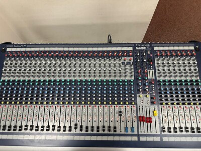 Soundcraft GB2   24 Channel Analog Mixing Board VERY GOOD